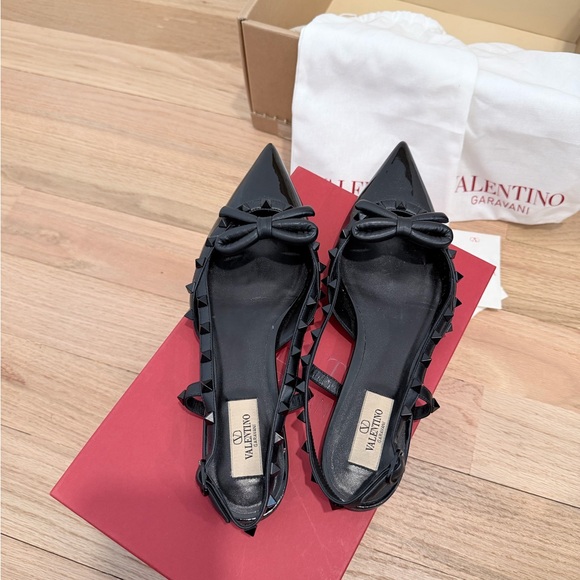 Valentino Garavani Black Flats with Bow - Picture 6 of 14